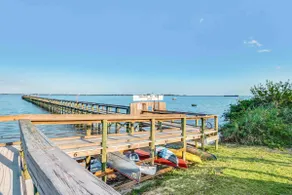 Barefoot Bay. King Bed. Across from Lake. - Image 2