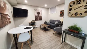 King Suite with Private Entrance & Free Parking - Image 3