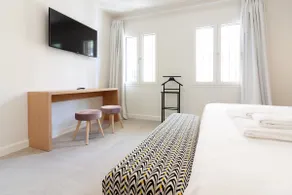 Miramar Luxury 2 bedroom Freshlanding - Image 5