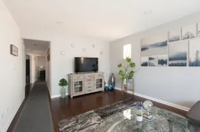 ⚡️NEW! Sunny & Cozy 3BDRM, 10min/ORD, 20min/DT❤️ - Image 2