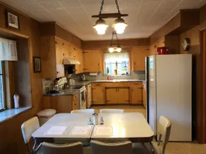 NOUVEAU! Détendez-vous dans une cabane de charme du milieu du siècle pour les familles. WiFi et câble - Image 3