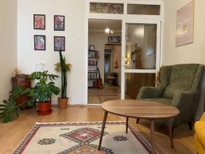 A Bohemish Cosy Apt, so close to public transport - Image 4