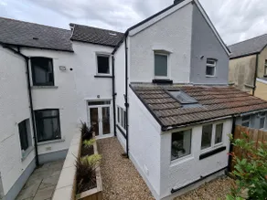 Modern 4-bedroom Townhouse With Private Garden - Image 3