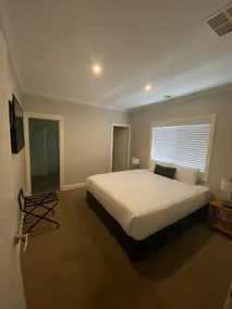 Central 4 Bedroom House - Image 4