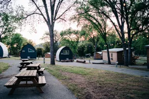 Yosemite Tiny Cabin: Hot Tub, Pool, Pet-Friendly - Image 5