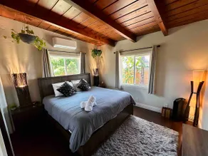 Modern Tropical Bungalow - Short drive to beaches! - Image 3