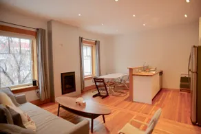 Treetop Modern Apartment Right on ”The Platzl” - Image 3