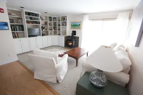 Cozy 2 bed, 2Bath, pool, AC, amazing location! - Image 3
