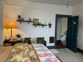 Super cozy apartment walking distance to downtown - Image 3