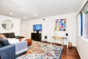 Beautifully designed 5 Bedroom home w/ large yard - Image 3