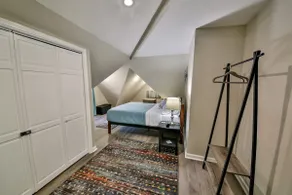 Unique Midtown Upper Level Suite - Image 4