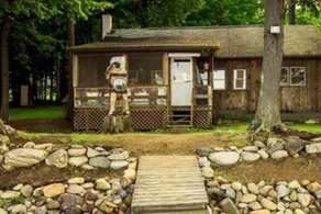 Quiet Getaway on small pond on Private road - Image 2
