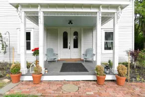 Cozy Riverfront Victorian in the Hudson Valley - Image 3