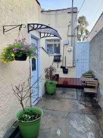 LAX Aparment with parking - Image 5