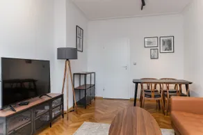 Industrial 2BD Flat - 3 Min to Metro & Stadium by Flat Manаger - Image 5