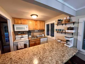 Cozy Riverfront Home, 1mi to Mt Snow, free shuttle - Image 5