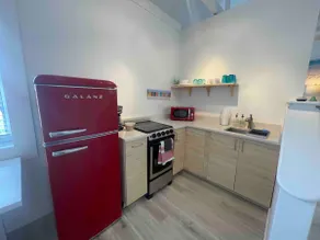 1 Bedroom apt, just 100ft to the Beach! - Image 3