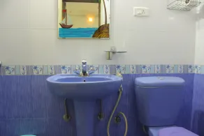 STONE THROW FROM BEACH COMFORT HOME STAY - Image 5