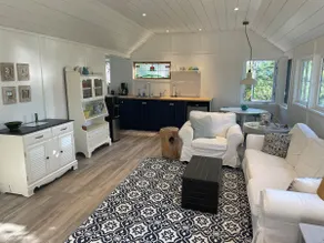 Vesuvius Bay Cottage with garden & ocean views - Image 4