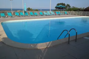 Beautiful villa with access to the sea, pool and tennis court - Image 4