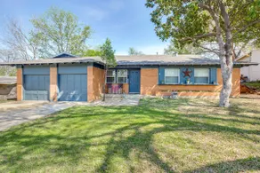 Pearl Snaps Texas Trail House - Image 3