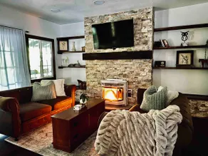 Romantic cabin with hot tub! - Image 4