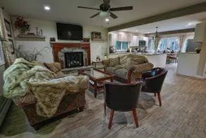 Nadine Serene Cabin - Ski, Soak, Relax - Image 2