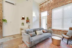 Historic Tobacco Warehouse Loft - Image 4