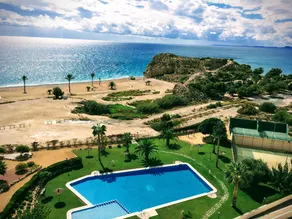 Stylish Beach Front Flat, Big Balcony & Parking - Image 2