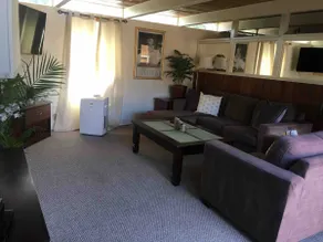City Center 1 BR 1 BA W/King Bed - 5 min to Campus - Image 4