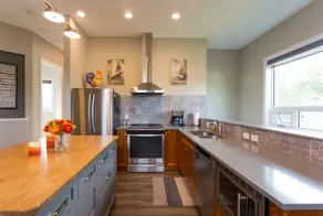 NW ..Carriage House 800 sq ft of private luxury - Image 3
