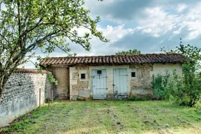 Charentaise house in wine-growing property - Image 2