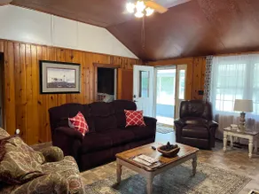 Lake Harvey Vacation Rentals - The Lake House - Image 2