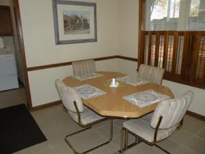 3 bedroom 2200 Sq Ft home in quite well lit cove - Image 3