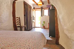 Troglodyte house, courtyard. Absolutely private, high standing - Image 4