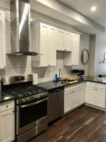 THE STRIP DISTRICT ** NEWLY RENOVATED ROW-HOUSE** - Image 3