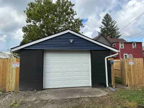 Downtown, 3 BR, 2 ba, garage, fenced backyard - Image 3