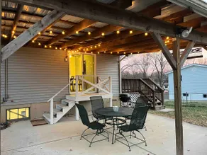 Cozy pet friendly home with fenced yard. - Image 5
