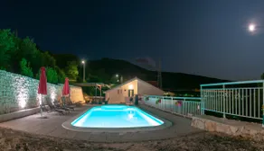 Sea view villa with heated pool near Split - Image 5