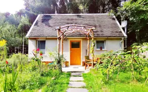 Small house with garden in the vineyards - Image 2