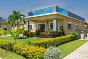 Beachfront 4BR Villa: Chef, Butler, Transfers Incl - Image 2