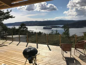 Family cabin with a top view of the Drøbak Strait - Image 2