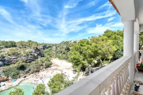 Lovely front sea / beach property - Image 3