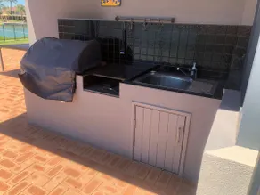 Large luxury home with private jetty - Image 3