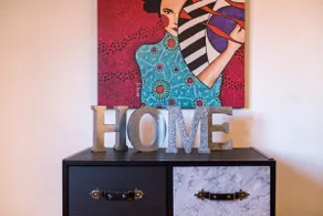 * Amazing design apt, prime location w parking * - Image 5