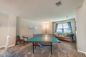 6 Bedroom Family Home in Round Rock - Image 3