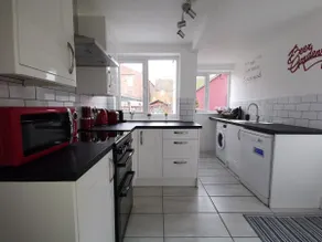 The Wellington - Stylish 4-Bedroom Home for 8 Guests - Image 4