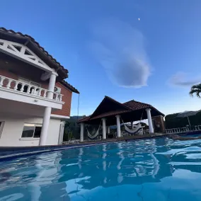 Cheerful summer villa with pool - Image 2