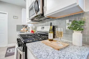 Sweet Retreat! Cozy 2 Bed & Bath By the Beach - Image 4