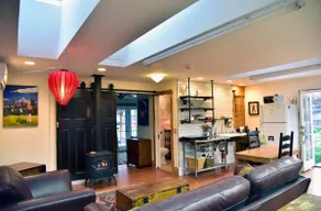 Steampunk Art Studio -Hot Tub/Firepit, walkable - Image 3